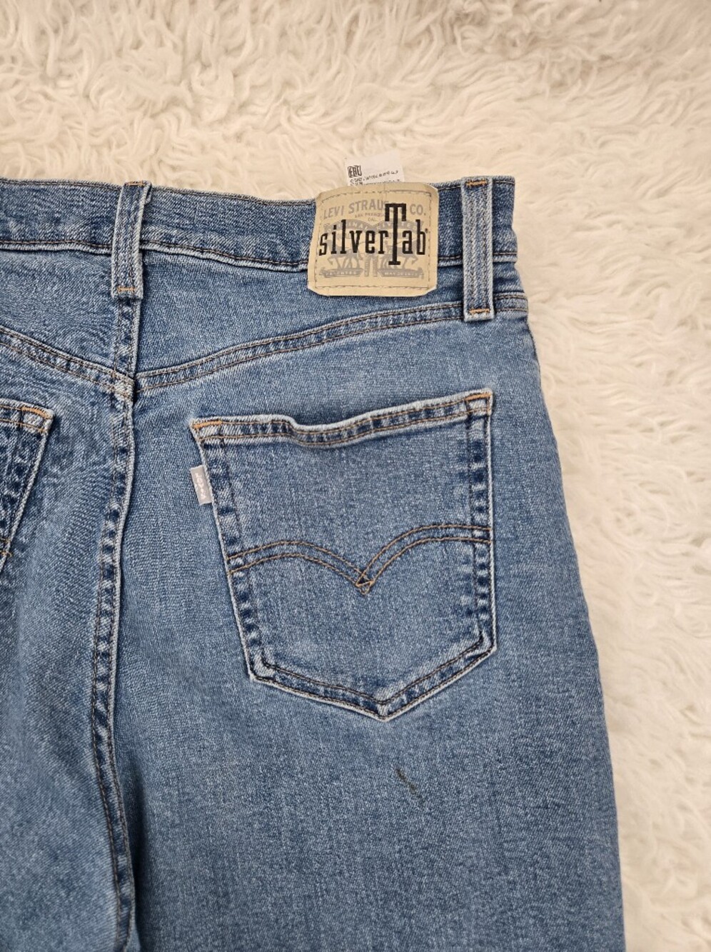 Levi's SilverTab High-Waisted Mom Jeans. Size 30. - Picture 4 of 9